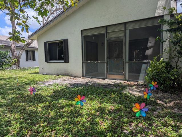 453 Lakeview Dr 4, Weston, FL 33326
