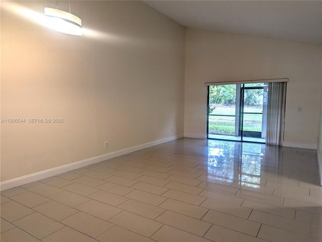 453 Lakeview Dr 4, Weston, FL 33326