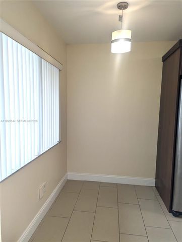 453 Lakeview Dr 4, Weston, FL 33326