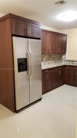 453 Lakeview Dr 4, Weston, FL 33326