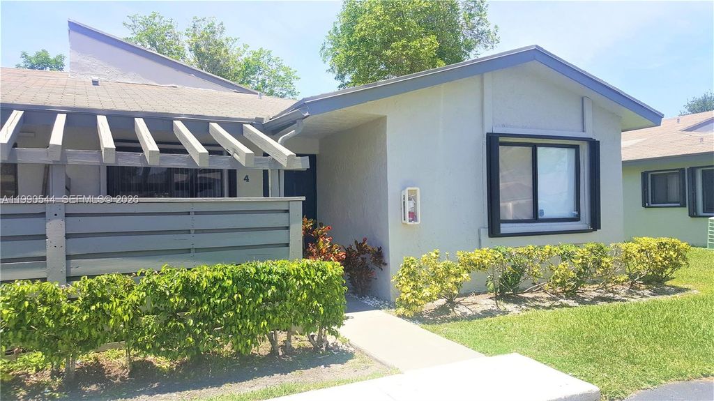 453 Lakeview Dr 4, Weston, FL 33326