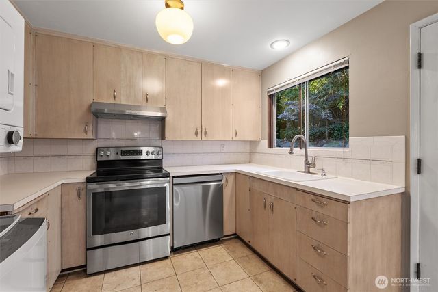 2515 NE 106th Place, Seattle, WA 98125