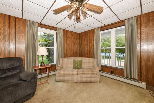 441 W Chestnut STREET, Burlington, WI 53105