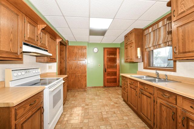 441 W Chestnut STREET, Burlington, WI 53105