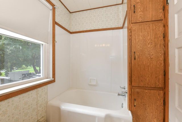 441 W Chestnut STREET, Burlington, WI 53105