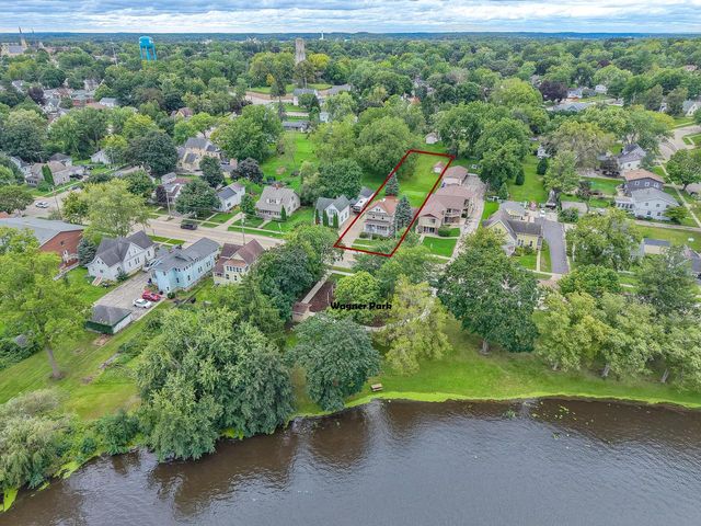 441 W Chestnut STREET, Burlington, WI 53105