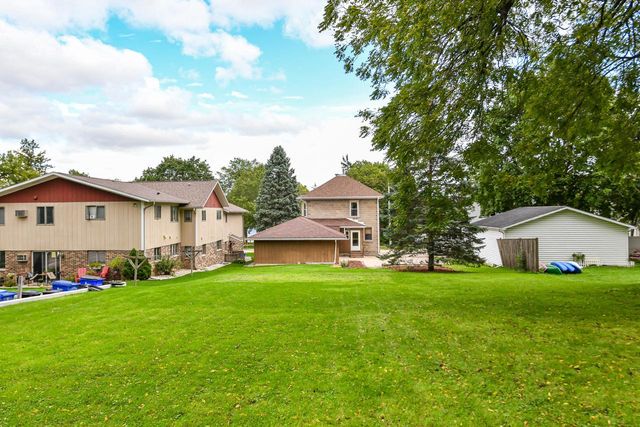 441 W Chestnut STREET, Burlington, WI 53105
