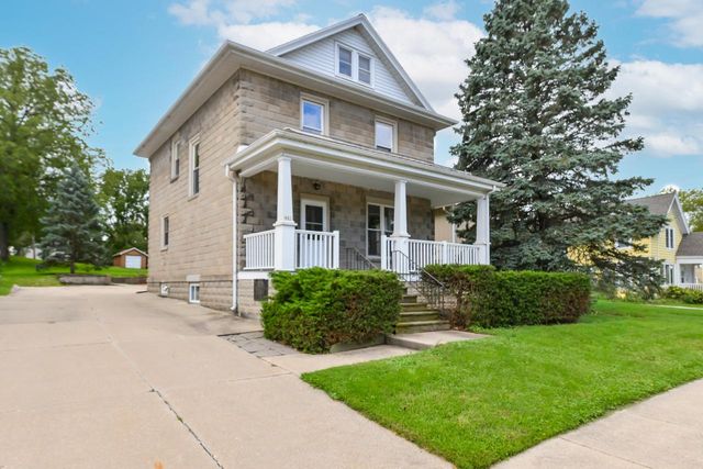 441 W Chestnut STREET, Burlington, WI 53105