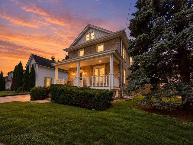 441 W Chestnut STREET, Burlington, WI 53105