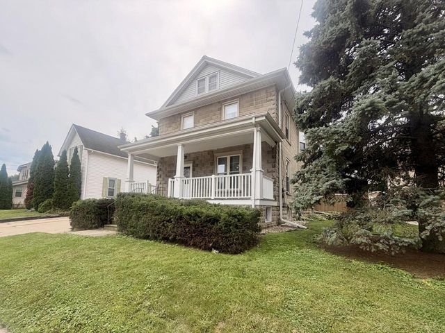 441 W Chestnut STREET, Burlington, WI 53105