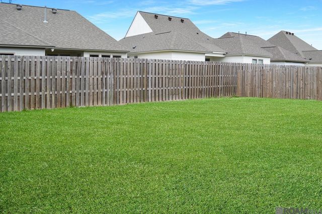 621 Greenwich Dr, Baton Rouge, LA 70820