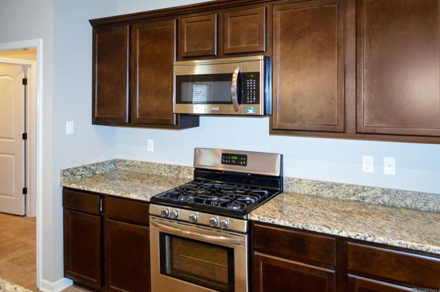 621 Greenwich Dr, Baton Rouge, LA 70820