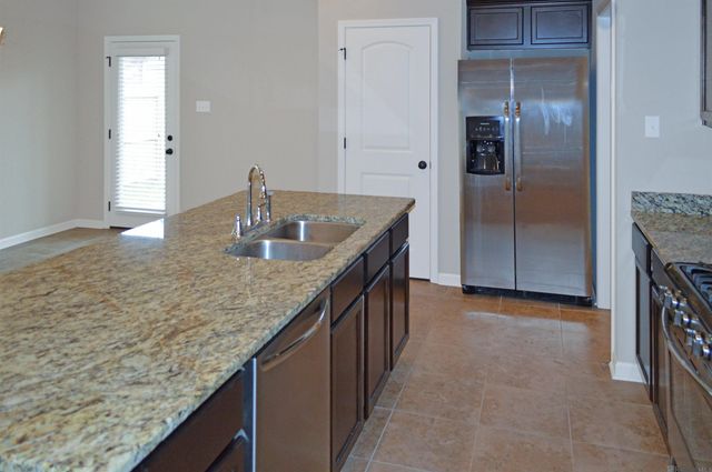 621 Greenwich Dr, Baton Rouge, LA 70820