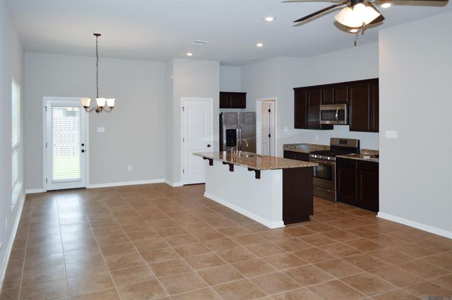 621 Greenwich Dr, Baton Rouge, LA 70820