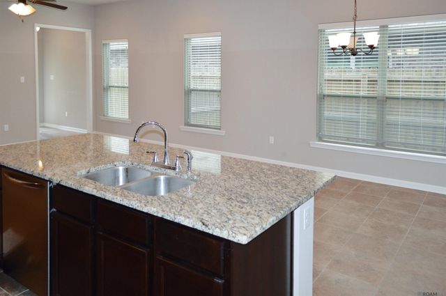 621 Greenwich Dr, Baton Rouge, LA 70820