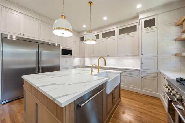 826 Ralfallen Street, Houston, TX 77008