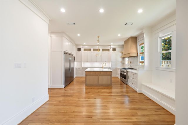 826 Ralfallen Street, Houston, TX 77008