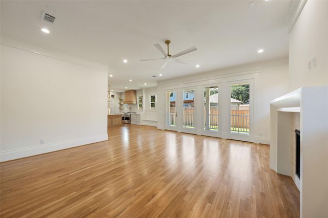 826 Ralfallen Street, Houston, TX 77008