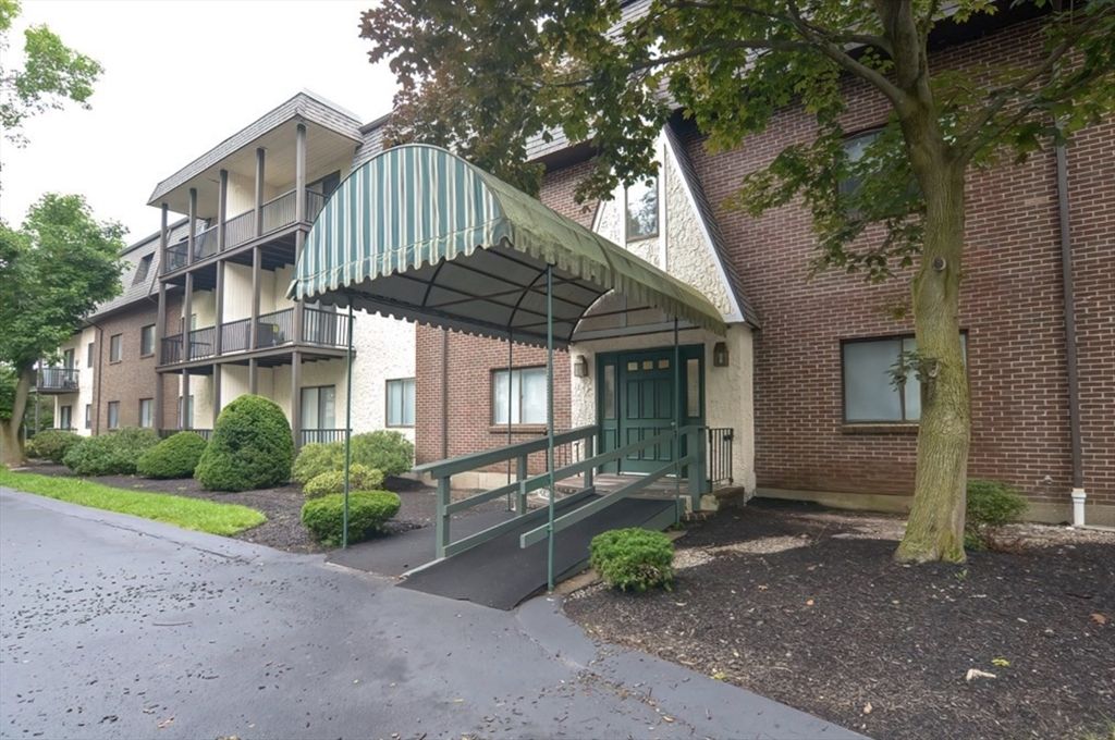 232 Canton St 107, Randolph, MA 02368