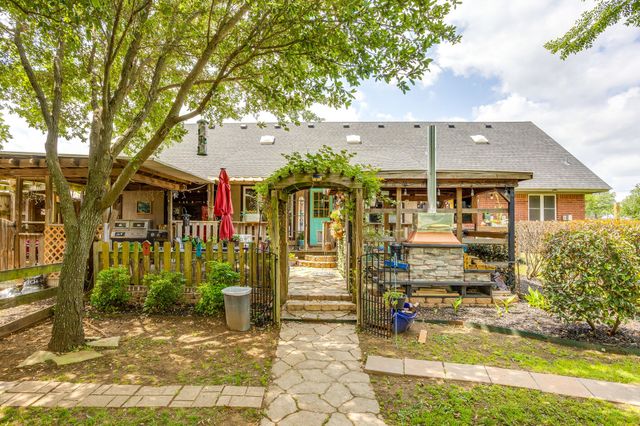 3914 Redbird Lane, Joshua, TX 76058