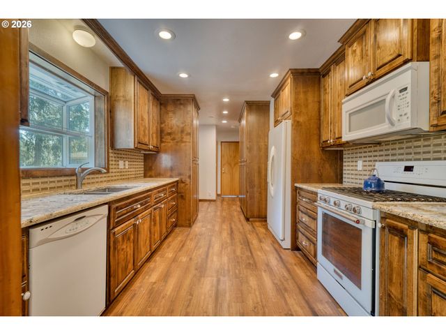 2540 GABLE Rd, St Helens, OR 97051