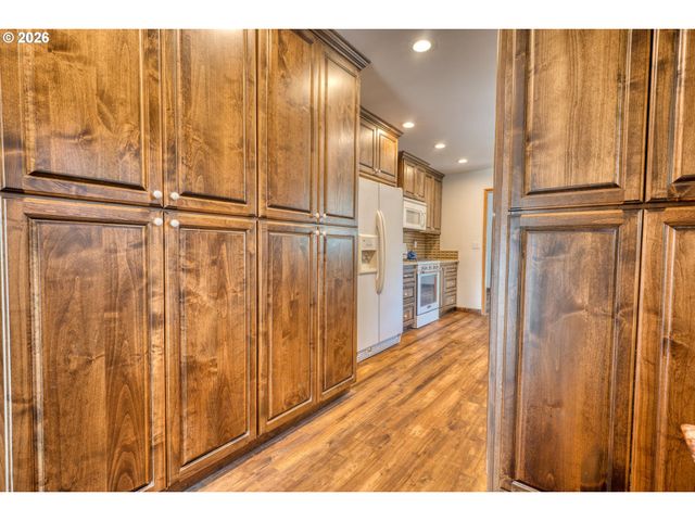 2540 GABLE Rd, St Helens, OR 97051