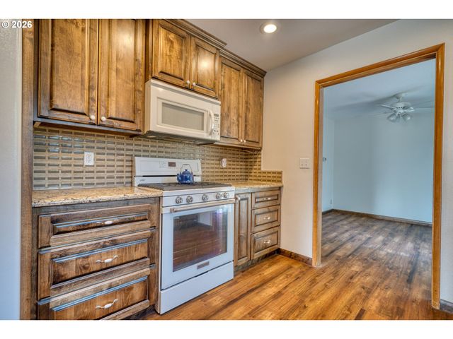 2540 GABLE Rd, St Helens, OR 97051