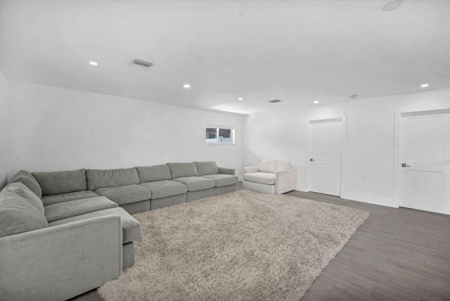 5421 N 36th Ct, Hollywood, FL 33021