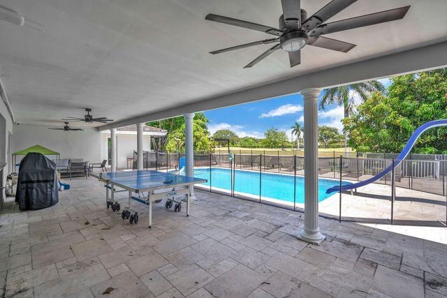 5421 N 36th Ct, Hollywood, FL 33021