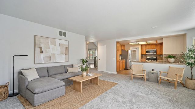 8239 Derbyshire Cir, Sacramento, CA 95828