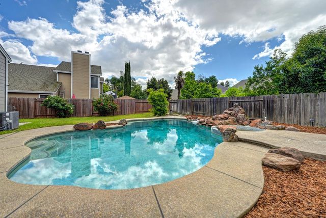 8239 Derbyshire Cir, Sacramento, CA 95828
