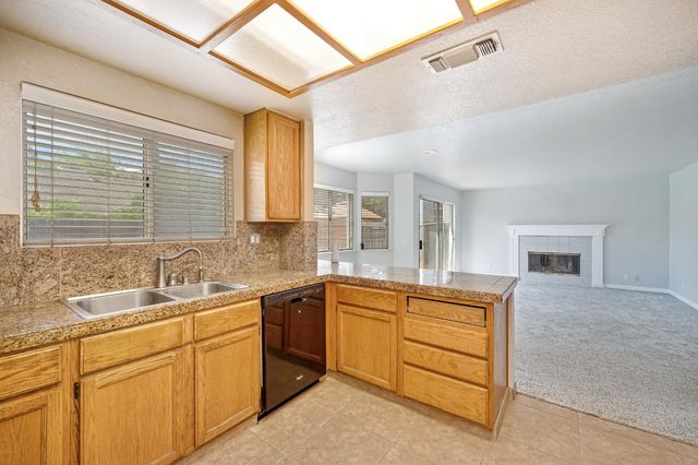 8239 Derbyshire Cir, Sacramento, CA 95828