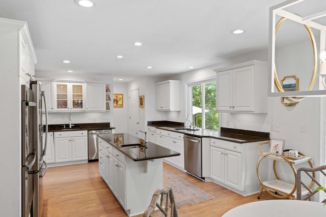 345 Confederate Circle, Charleston, SC 29407