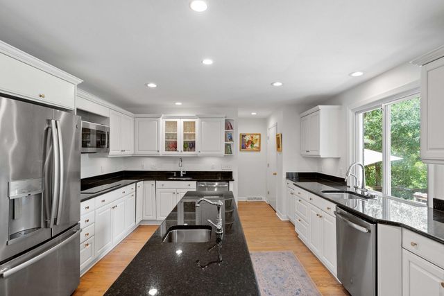 345 Confederate Circle, Charleston, SC 29407