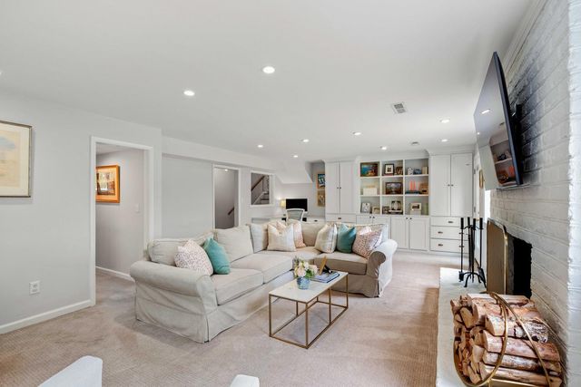 345 Confederate Circle, Charleston, SC 29407