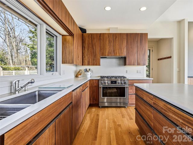 102 Horizon Hill Road, Asheville, NC 28804