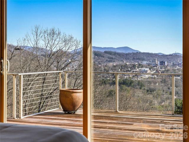 102 Horizon Hill Road, Asheville, NC 28804