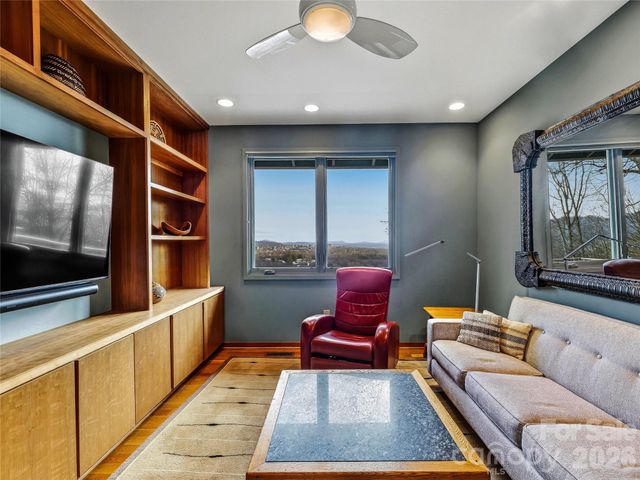 102 Horizon Hill Road, Asheville, NC 28804