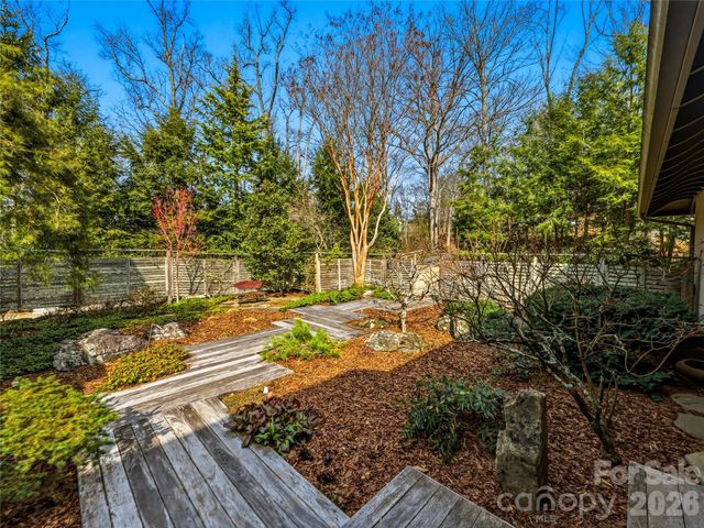 102 Horizon Hill Road, Asheville, NC 28804
