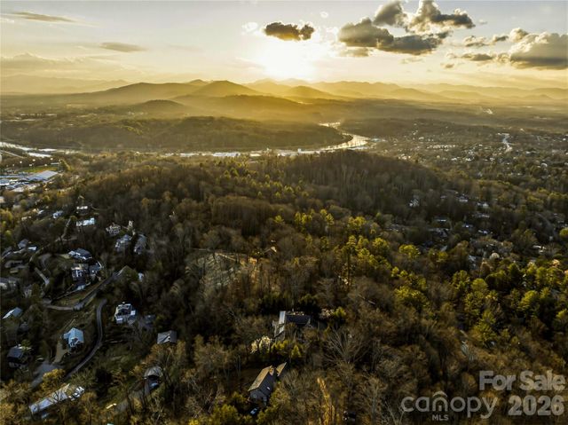 102 Horizon Hill Road, Asheville, NC 28804