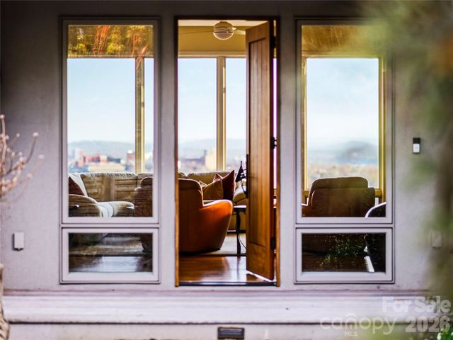 102 Horizon Hill Road, Asheville, NC 28804