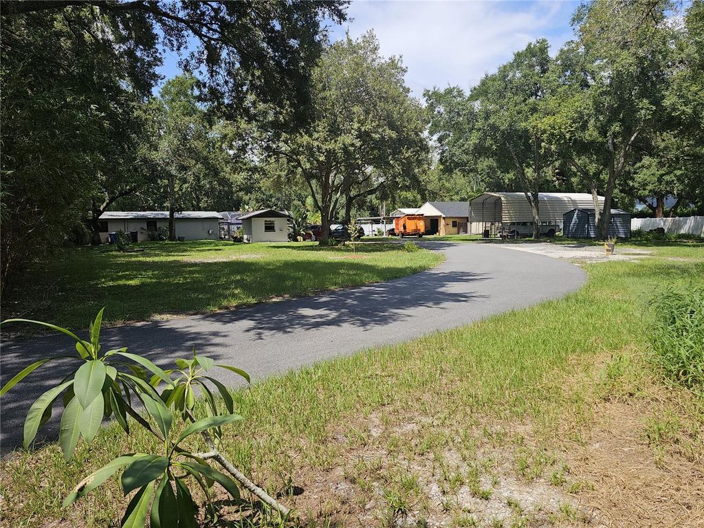 Image 13 of property listing at 16109 INDIAN MOUND ROAD, Tampa, FL 33618
