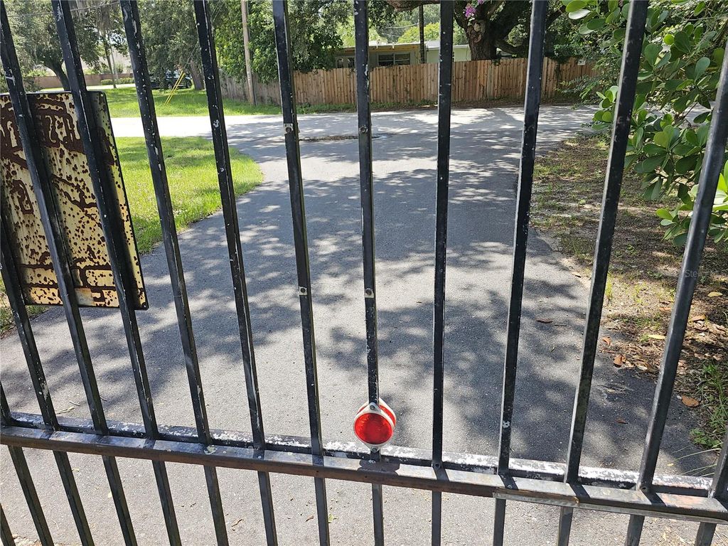 Image 14 of property listing at 16109 INDIAN MOUND ROAD, Tampa, FL 33618