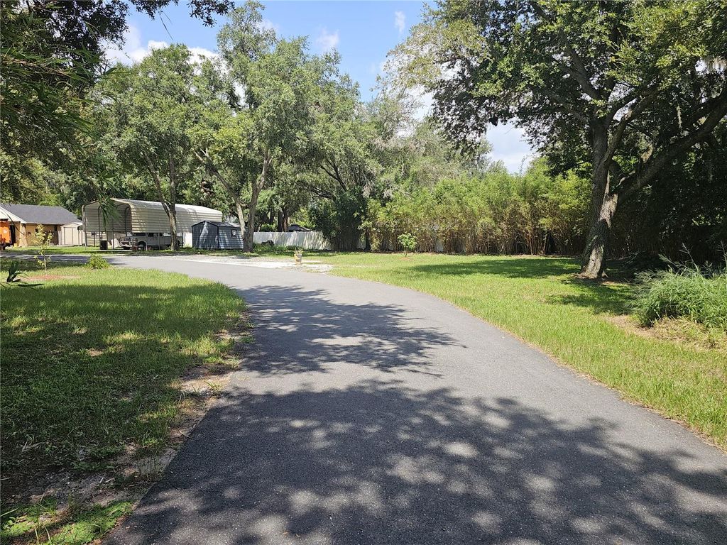 Image 15 of property listing at 16109 INDIAN MOUND ROAD, Tampa, FL 33618