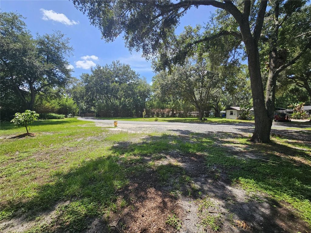 Image 16 of property listing at 16109 INDIAN MOUND ROAD, Tampa, FL 33618