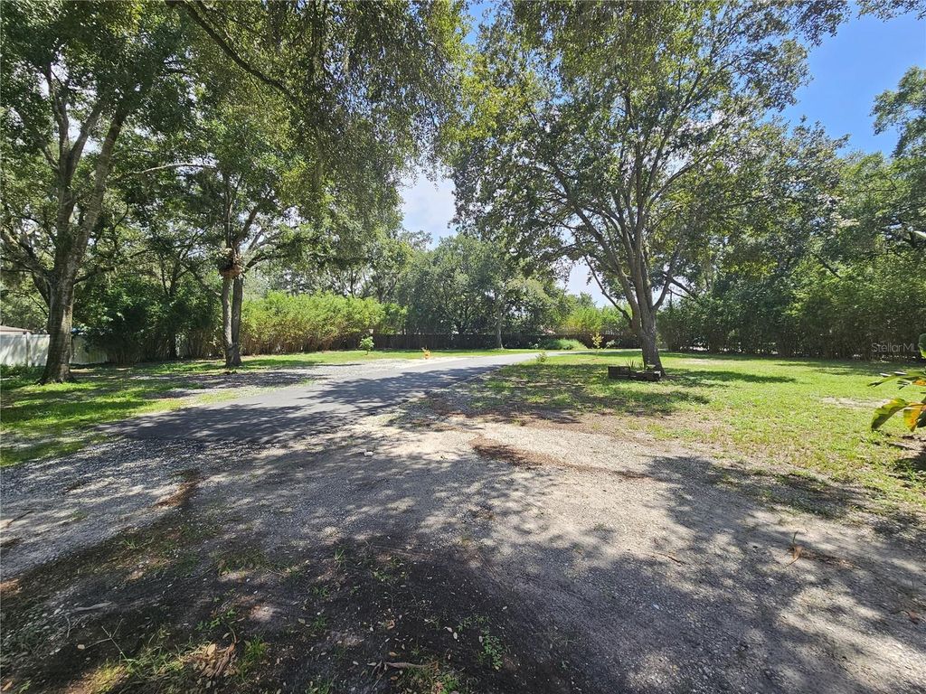 Image 17 of property listing at 16109 INDIAN MOUND ROAD, Tampa, FL 33618