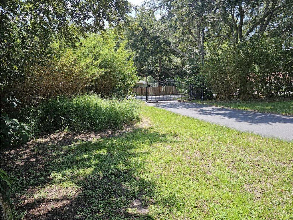 Image 6 of property listing at 16109 INDIAN MOUND ROAD, Tampa, FL 33618