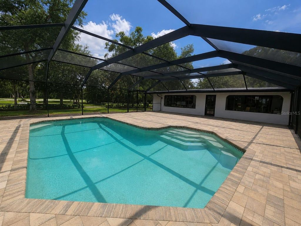 Image 9 of property listing at 16109 INDIAN MOUND ROAD, Tampa, FL 33618