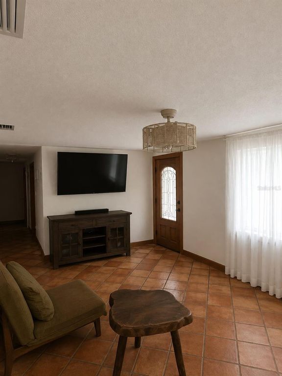 Image 10 of property listing at 16109 INDIAN MOUND ROAD, Tampa, FL 33618
