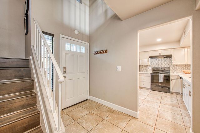921 E Foxhill Drive, Fresno, CA 93720